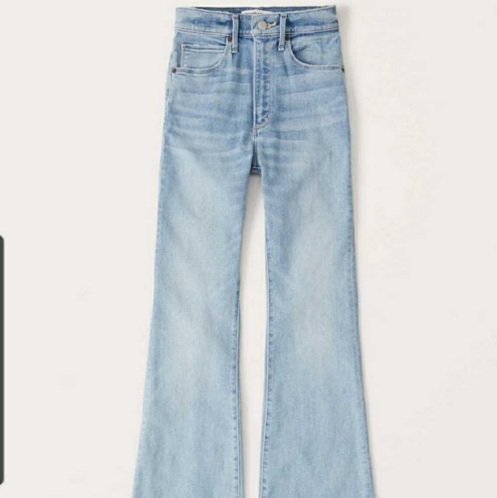 A&F Ultra High Rise Flare Jeans 33/16s Sold out!